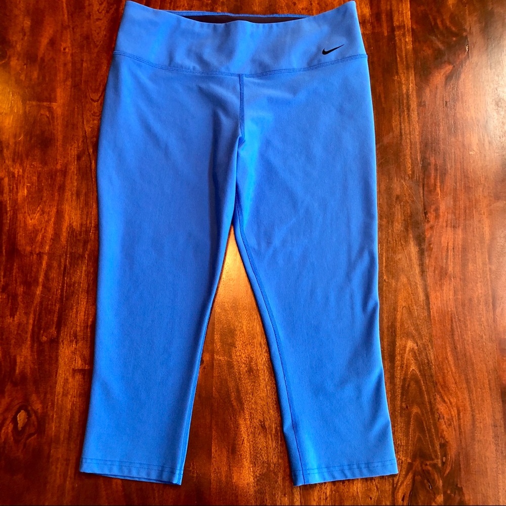 Nike Dry-Fit One Legend Cropped Leggings Large